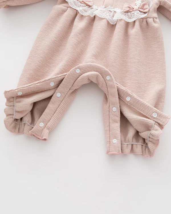 Baby-Set mit Spitzenoverall und Mütze mit Fleecefutter für Mädchen